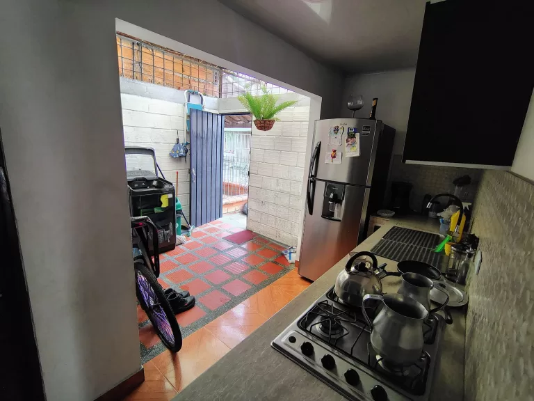 SE VENDE CASA ESQUINERA EN VILLA JULIANA
